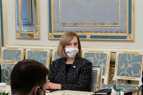 Blinken Visits Ukraine, Warns of a 'Short Notice Russian Attack
