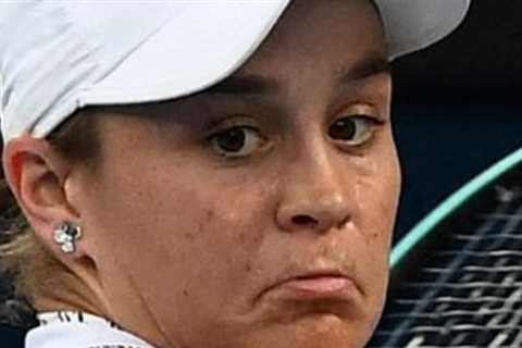 Ashleigh Barty mixes it up and heads to the Australian Open Quarterfinals