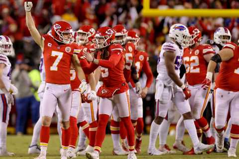Kansas City wins overtime thanks to a Kelce touchdown catch.