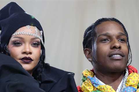 Rihanna and the Art of the Pregnancy Photograph Shoot