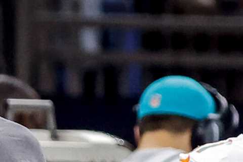 Brian Flores Sues N.F.L. Claiming Bias In Giants Coaching Search