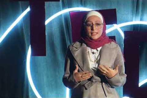 إذا ضربك زوجك، خبيها بالفاونديشن! | Nada Alshikh | TEDxAlAzmehStreet