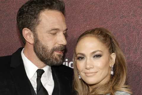 Jennifer Lopez denies that Ben Affleck and Jennifer Lopez recreated Jenny on the Block Scene of..