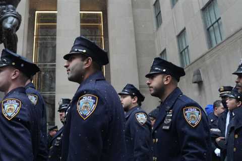 White House moves to reestablish relations with police leaders