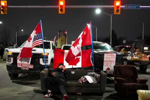 Windsor Mayor and Chief of Police say that they are unable to clear the border obstruction
