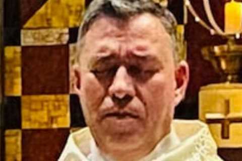 Arizona priest resigns after discovering that thousands of his baptisms don't count because he said ..