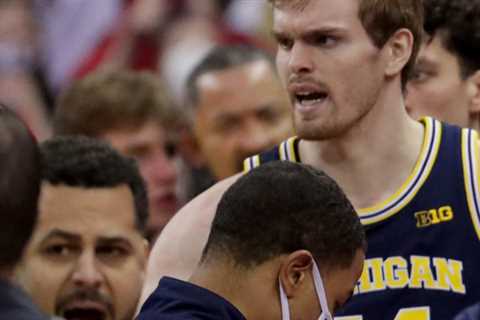 Michigan and Wisconsin game ends with an alternation in the handshake line