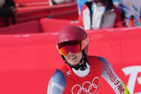 Mikaela shiffrin wins her first race at these Olympics, super-G.