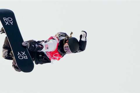 Watch the Halfpipe Snowboarders Take Off in Beijing