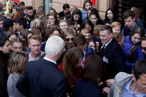 After the invasion of Ukraine, H&M stops selling in Russia.