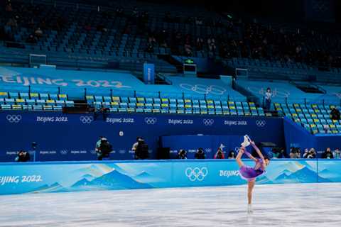 Russia leads the U.S. in the final day for figure skating team events.