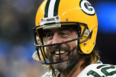 Aaron Rodgers says he has a deal to stay with the Packers