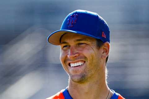 Jacob deGrom plans to opt out, but wants to stay.