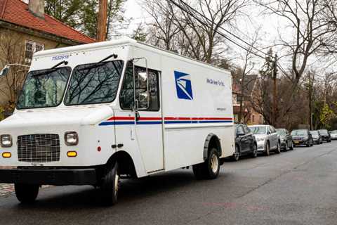 Democrats Demand Investigation Into Postal Service's Gas Guzzlers Contract