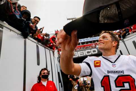 N.F.L. Celebrates Tom Brady's Return N.F.L. Tilts to Its Quarterbacks
