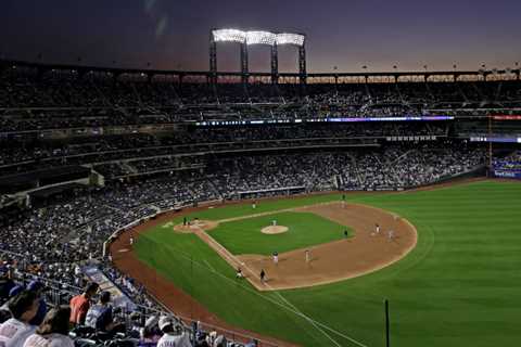 New York is not a safe place for unvaccinated Yankees and Mets players.