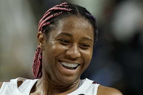 Women's Tournament: South Carolina, Texas Advance to Round of 8