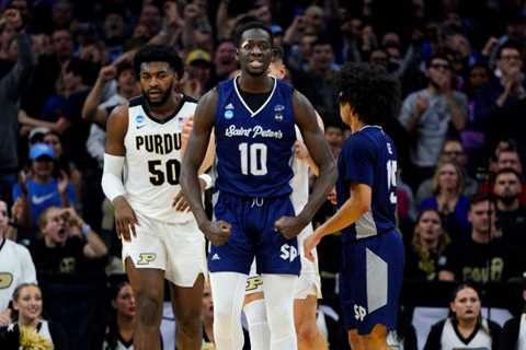 Men's Tournament: St. Peter's extends its magical run to the Round 8