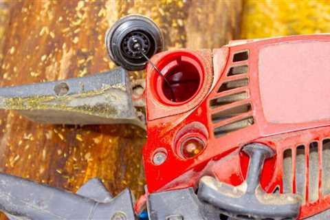 What Oil is Best for a Chainsaw?