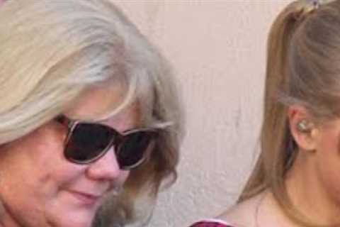 The Top 10 Celebrities who Are Not Rich but Happy Part 2