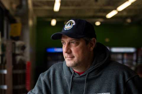 Tim Ryan Struggles To Reach Ohio's Exhausted Minority