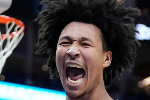 Arkansas defeats No. 1 Gonzaga in Round 16