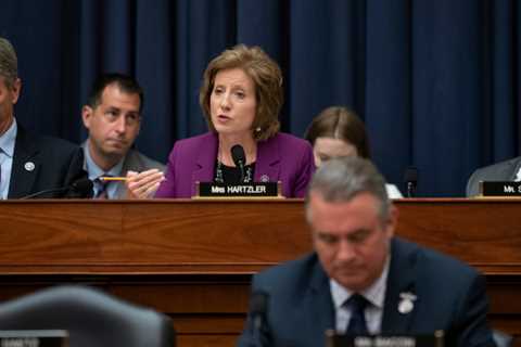 G.O.P. Candidates Facing Accusations; Rivals Carefully