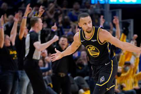 Stephen Curry is back, and Golden State wins again in the Playoffs