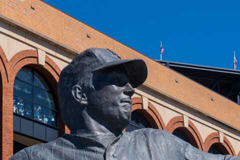 Tom Seaver's Statue is 10 feet tall Seaver's Statue is exactly the same.