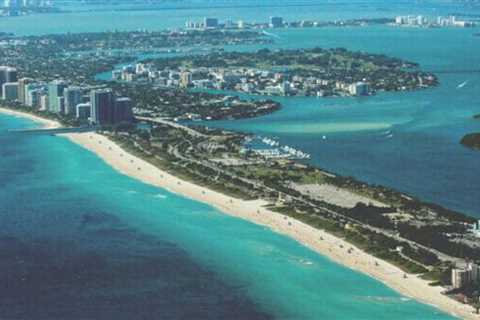 Florida: An extensive guide to traveling and living in the United States
