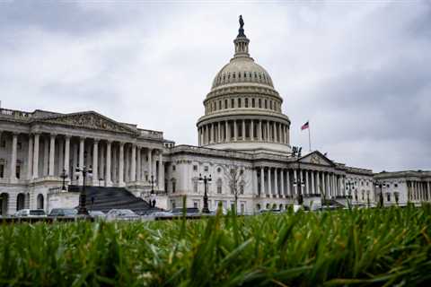 Congress approves bill to allow lending arms to Ukraine