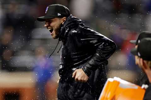 Five Mets pitchers team up to create Franchise's second no-hitter