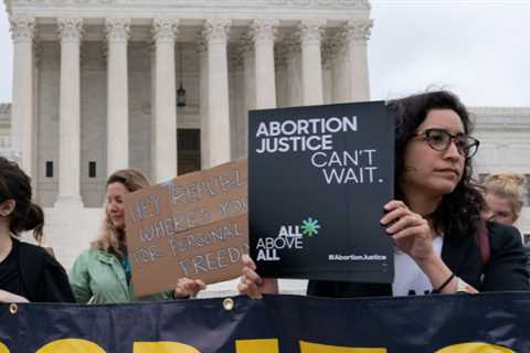 A leaked document indicates that a U.S. court may overturn Roe v. Wade