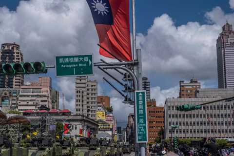 U.S. presses Taiwan to buy weapons more suited to win against China