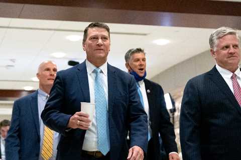 Ronny Jackson Used Campaign Funds for Exclusive Club, Ethics Office Alleges