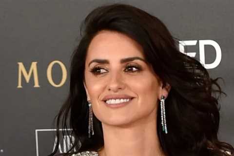 Penélope Cruz Unrecognizable In Old Red Carpet Photos Due To This Controversial ’90s Trend