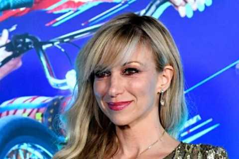 Debbie Gibson Gives Health Update After Lyme Disease Diagnosis, Shares Fitness Routine