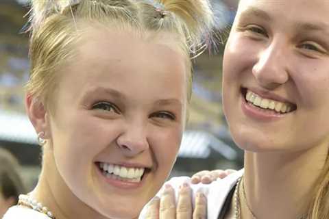 JoJo Siwa and Girlfriend Kylie Prew Adorably Caught on Kiss Cam at Dodger Stadium