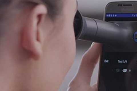 Optometrists Are Now Recommending You Test Your Vision From Home (Here’s Why)