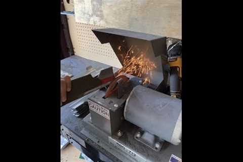 DUMMY PROOF! Sharpening a lawn mower blade in 60 seconds #shorts