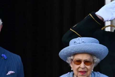 Royal Gossip Says Queen Elizabeth Apparently Furious With Prince Charles’ ‘Stupid’ Behavior