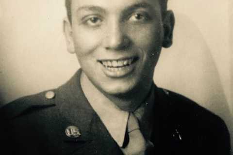 D-Day Survivor Who Escaped Nazi Capture Awarded Purple Heart 78 Years Later