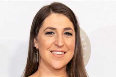 Mayim Bialik Admits She’d Have Probably Gotten Plastic Surgery If She’d Grown Up With Social Media