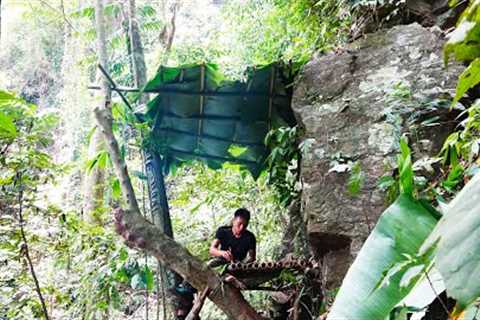 Survival Skills In The Rainforest, Bushcraft Survival, Primitive skills - Make Shelter on the Cliff