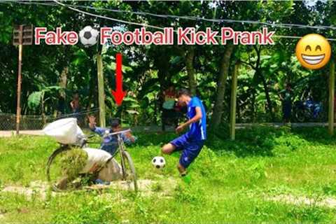 Fake Football Kick Prank2022 / Football Scary Prank Gone Wrong Reaction/ Prank#football #prankvideo