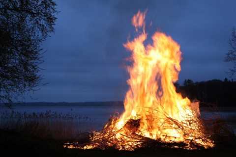 10 Ways to Stay Warm in the Wilderness