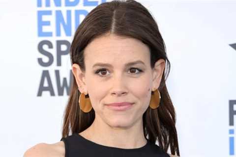 Sosie Bacon Stuns Fans, Famous Mom With Impressive Singing Video