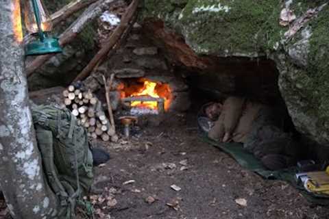Excavate a natural shelter. Stone fireplace with chimney. Sleeping in the wild. Survival skills