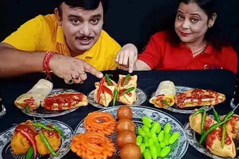 SPICY 🔥🌶 INDIAN STREET FOOD SAMOSA PANEER PAKORA/PAKODA SANDWICH + ROLL SWEET EATING CHALLENGE..