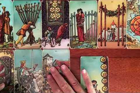 LIBRA MONEY AND CAREER WEEKLY TAROT AUGUST 22-28 2022 FINANCIAL OPPORTUNITY ! CORPORATE TO CREATIVE